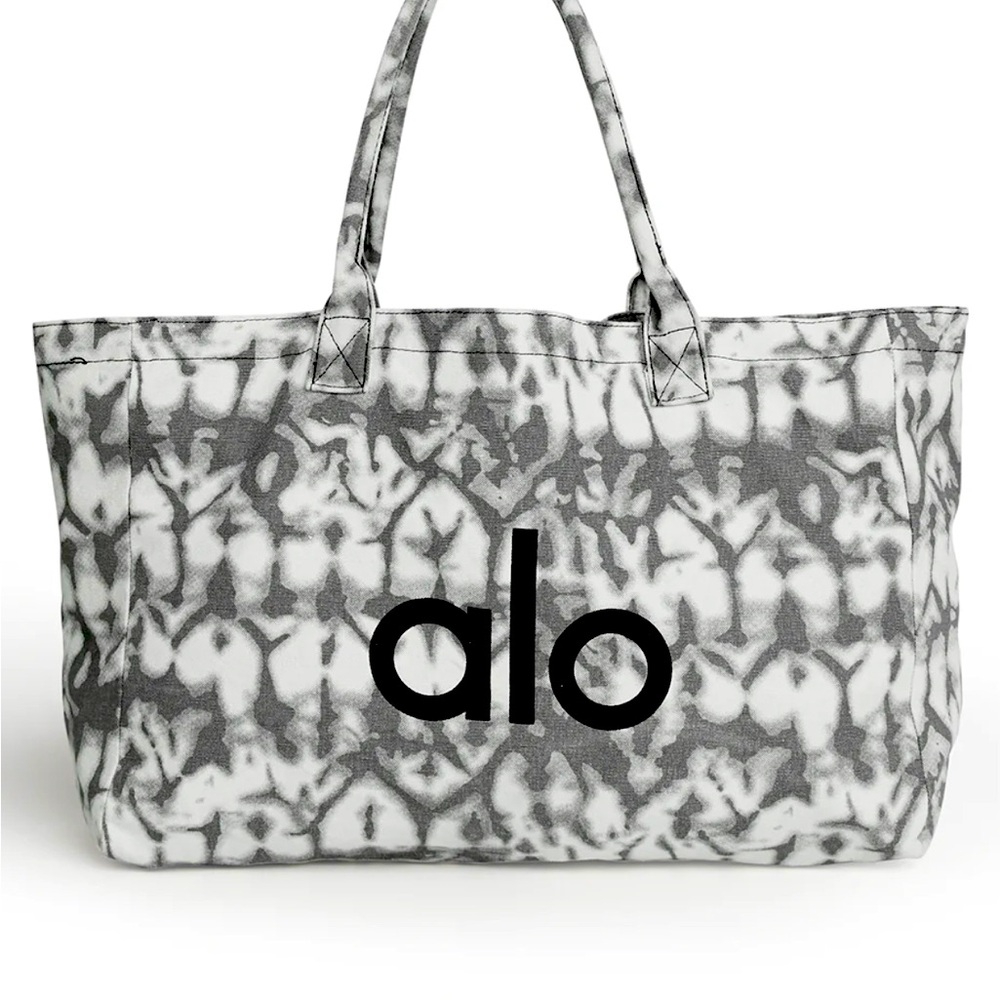 NWT Alo Yoga Shopper tote bag